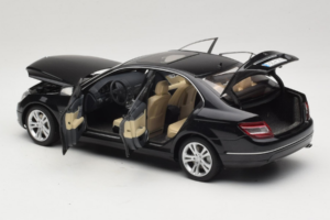 Mercedes C-Class W204 Obsidian Black AUTOart 1:18 B66962367 Metall — Bild 5 von 8