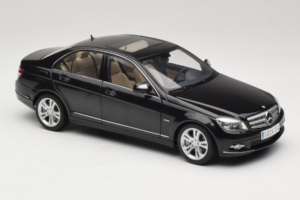 Mercedes C-Class W204 Obsidian Black AUTOart 1:18 B66962367 Metall — Bild 6 von 8