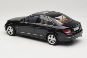 Mercedes C-Class W204 Obsidian Black AUTOart 1:18 B66962367 Metall — Bild 7 von 8