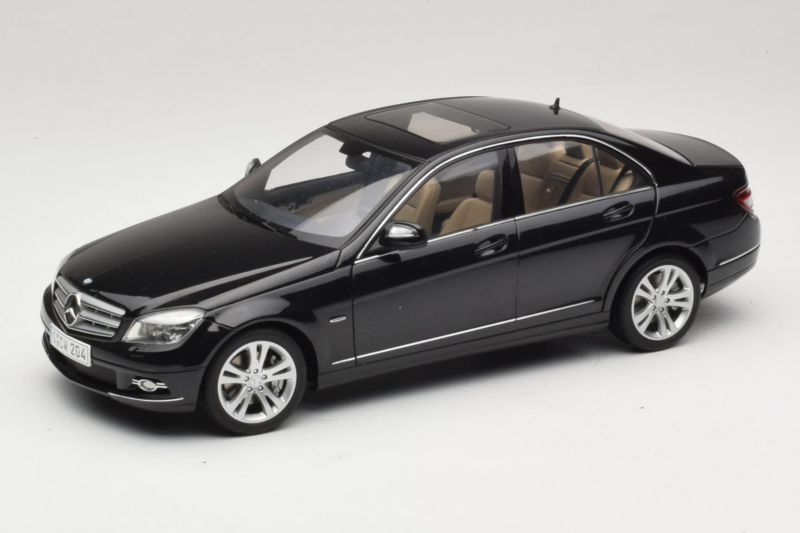 Mercedes C-Class W204 Obsidian Black AUTOart 1:18 B66962367 Metall