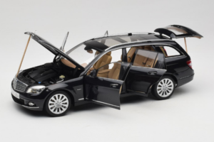 Mercedes C-Class W204 Kombi Obsidian Black AUTOart 1:18 B66962349 Metall — Bild 2 von 8
