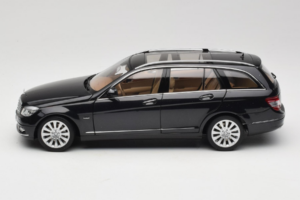 Mercedes C-Class W204 Kombi Obsidian Black AUTOart 1:18 B66962349 Metall — Bild 4 von 8