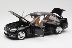 Mercedes C-Class W204 Obsidian Schwarz AUTOart 1:18 B66962365 Metall — Bild 2 von 8