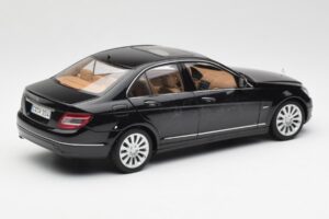 Mercedes C-Class W204 Obsidian Schwarz AUTOart 1:18 B66962365 Metall — Bild 3 von 8