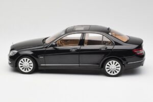 Mercedes C-Class W204 Obsidian Schwarz AUTOart 1:18 B66962365 Metall — Bild 4 von 8
