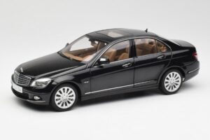 Mercedes C-Class W204 Obsidian Schwarz AUTOart 1:18 B66962365 Metall