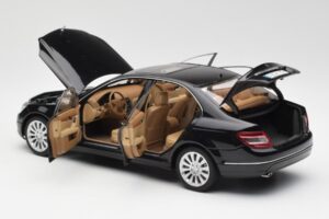 Mercedes C-Class W204 Obsidian Schwarz AUTOart 1:18 B66962365 Metall — Bild 5 von 8