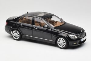 Mercedes C-Class W204 Obsidian Schwarz AUTOart 1:18 B66962365 Metall — Bild 6 von 8