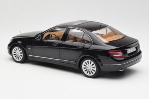 Mercedes C-Class W204 Obsidian Schwarz AUTOart 1:18 B66962365 Metall — Bild 7 von 8