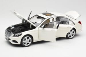 Mercedes C-Class W205 Diamond Weiß Metallic Norev 1:18 B66960256 Metall — Bild 2 von 8