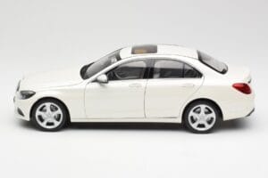 Mercedes C-Class W205 Diamond Weiß Metallic Norev 1:18 B66960256 Metall — Bild 4 von 8