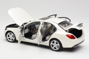 Mercedes C-Class W205 Diamond Weiß Metallic Norev 1:18 B66960256 Metall — Bild 5 von 8