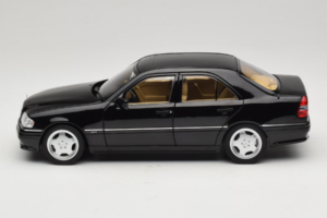 Mercedes C36 AMG W202 Obsidian Black Metallic Norev 1:18 183381 Metall — Bild 4 von 8