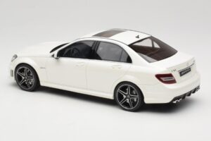 Mercedes C63 AMG W204 Diamond White GT Spirit 1:18 GT928 Resin — Bild 5 von 6