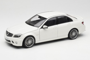 Mercedes AMG C63 W204 Weiss AUTOart 1:18 72674-R1 Metall