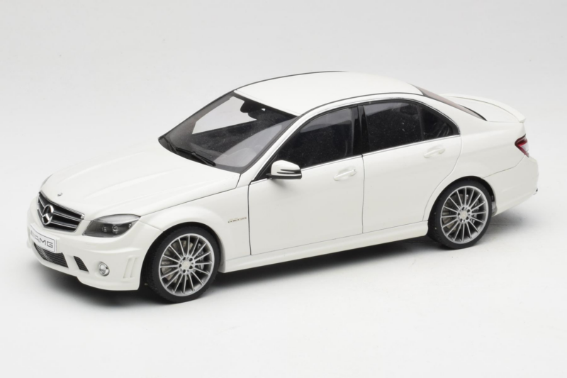 Mercedes AMG C63 W204 Weiss AUTOart 1:18 72674-R1 Metall