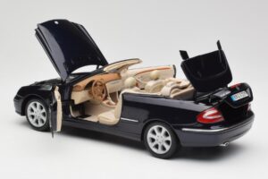 Mercedes CLK 500 W209 Cabriolet Dunkelblau Metallic Kyosho 1:18 B66962174 Metall — Bild 6 von 9