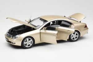 Mercedes CLS C219 Hell Beige Gold Kyosho 1:18 08401LBE Metall — Bild 2 von 8