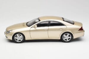 Mercedes CLS C219 Hell Beige Gold Kyosho 1:18 08401LBE Metall — Bild 4 von 8