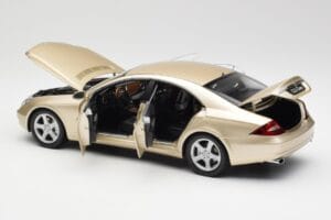Mercedes CLS C219 Hell Beige Gold Kyosho 1:18 08401LBE Metall — Bild 5 von 8