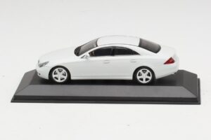 Mercedes CLS-Class C219 Linea Weiß Minichamps 1:43 436034300 Metall