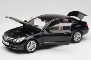 Mercedes E-Class Coupe C207 Obsidian Black Metallic Norev 1:18 B66962418 Metall — Bild 2 von 8