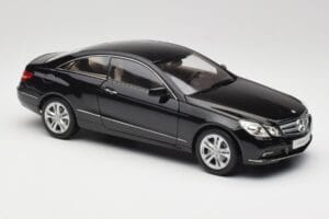 Mercedes E-Class Coupe C207 Obsidian Black Metallic Norev 1:18 B66962418 Metall — Bild 6 von 8