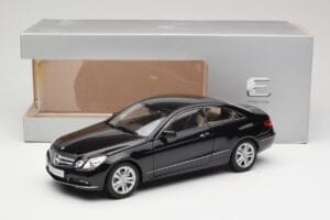 Mercedes E-Class Coupe C207 Obsidian Black Metallic Norev 1:18 B66962418 Metall — Bild 8 von 8