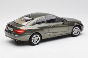 Mercedes E-Class Coupe C207 Titanite Grau Metallic Minichamps 1:18 B66962419 Metall — Bild 3 von 8