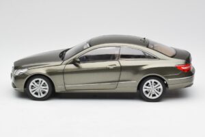 Mercedes E-Class Coupe C207 Titanite Grau Metallic Minichamps 1:18 B66962419 Metall — Bild 4 von 8