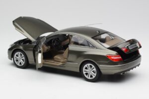 Mercedes E-Class Coupe C207 Titanite Grau Metallic Minichamps 1:18 B66962419 Metall — Bild 5 von 8