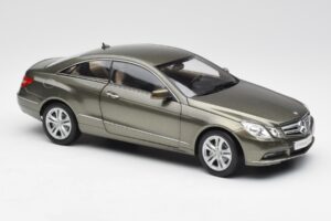 Mercedes E-Class Coupe C207 Titanite Grau Metallic Minichamps 1:18 B66962419 Metall — Bild 6 von 8