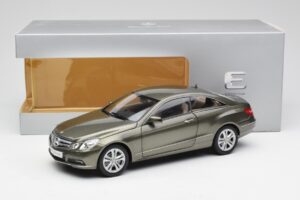 Mercedes E-Class Coupe C207 Titanite Grau Metallic Minichamps 1:18 B66962419 Metall — Bild 8 von 8