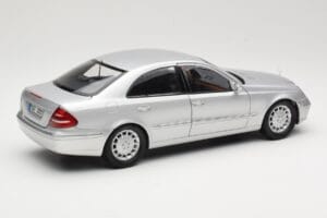 Mercedes E-Class W211 Silber Kyosho 1:18 B66962146 Metall — Bild 3 von 8