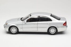 Mercedes E-Class W211 Silber Kyosho 1:18 B66962146 Metall — Bild 4 von 8