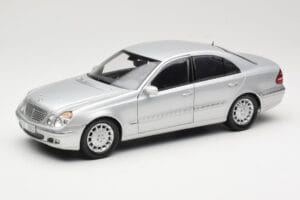 Mercedes E-Class W211 Silber Kyosho 1:18 B66962146 Metall