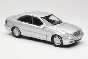 Mercedes E-Class W211 Silber Kyosho 1:18 B66962146 Metall — Bild 6 von 8