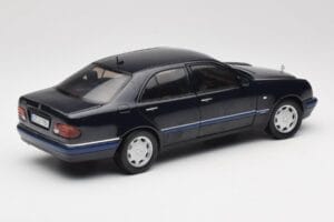 Mercedes E-Class W210 E320 Schwarz Sun Star 1:18 1151 Metall — Bild 3 von 8
