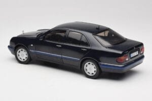 Mercedes E-Class W210 E320 Schwarz Sun Star 1:18 1151 Metall — Bild 7 von 8