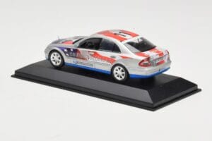 Mercedes E-Class W211 #11 Bluetec Paris-Beijing 2006 Minichamps 1:43 B66962267-R Metall — Bild 3 von 4