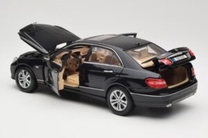 Mercedes E-Class W211 Schwarz Maisto 1:18 31172 Metall — Bild 5 von 8