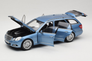 Mercedes E-Class W212 Estate Indigolith Metallic Blue Minichamps 1:18 B66962449 Metall — Bild 2 von 8