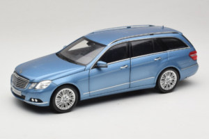 Mercedes E-Class W212 Estate Indigolith Metallic Blue Minichamps 1:18 B66962449 Metall