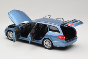 Mercedes E-Class W212 Estate Indigolith Metallic Blue Minichamps 1:18 B66962449 Metall — Bild 5 von 8