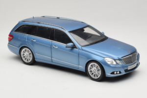Mercedes E-Class W212 Estate Indigolith Metallic Blue Minichamps 1:18 B66962449 Metall — Bild 6 von 8