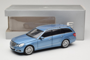 Mercedes E-Class W212 Estate Indigolith Metallic Blue Minichamps 1:18 B66962449 Metall — Bild 8 von 8