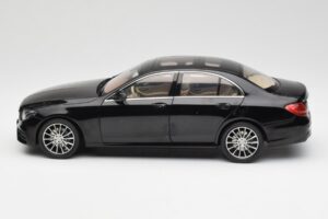 Mercedes E-Class W213 Obsidian Schwarz iScale 1:18 B66960380 Metall — Bild 4 von 8