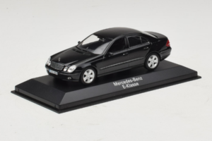 Mercedes E-Class W211 Schwarz Minichamps 1:43 B66961950 Metall — Bild 2 von 4