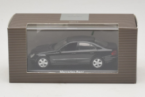 Mercedes E-Class W211 Schwarz Minichamps 1:43 B66961950 Metall — Bild 4 von 4