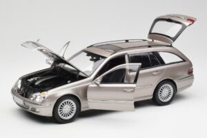 Mercedes E320 CDI W210 T-Modell Cubanite Silber Kyosho 1:18 B66962188 Metall — Bild 2 von 8